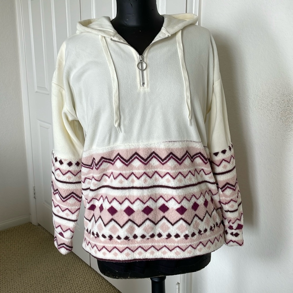 NWT Soft Fleece Hooded Quarter Zip Sweater Top. Sizes M, L and XL